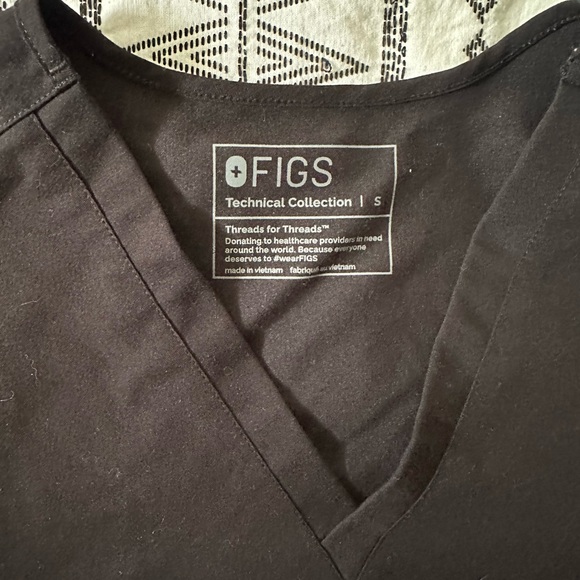 Figs scrub top - Picture 3 of 3